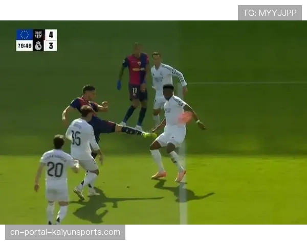 VAR长时间审核马赛队点球判罚，慢镜头多角度回放显示是否禁区内手球