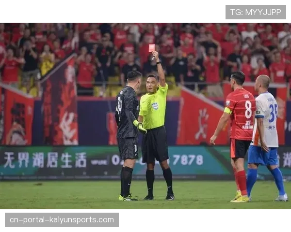 VAR争议再起：中超裁判标准是否亟待统一？多场比赛判罚引发热议